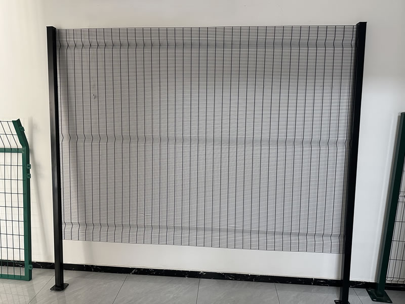 Welded Curved Mesh Fence