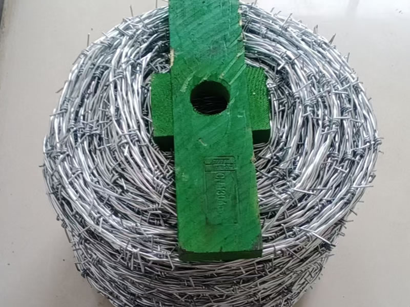 images/galvanized-barbed-wire.jpg